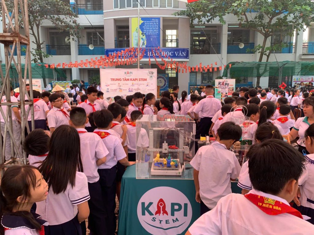 KAPI STEM Mang Trạm Trải Nghiệm STEM Đến Trường Tiểu Học Long Bình Tân